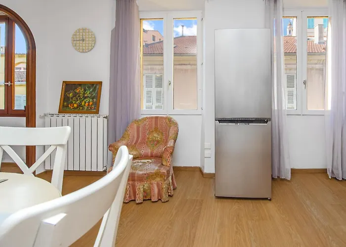 3 Pieces Avec Terrase - Vieille アパート マントン